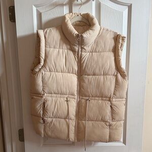 ❄️ Cream Puffer Vest